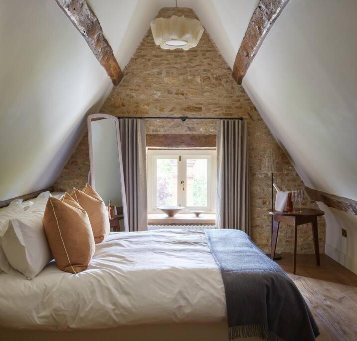 Apartment Dawn At The Sun Felmersham, Our Signature Duplex *