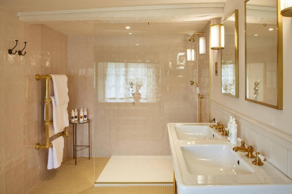 Apartment Dawn At The Sun Felmersham, Our Signature Duplex *